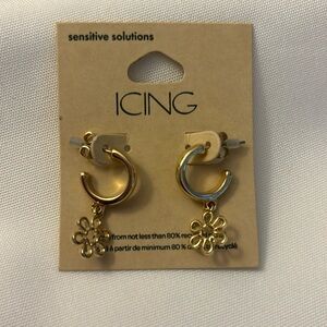 Icing Flower Earrings Gold